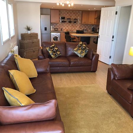 Beautiful 3-Bed Apartment In Gourock Exterior foto